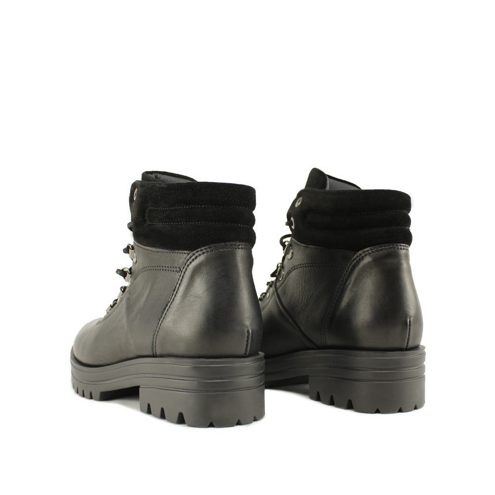 Botim Salto Raso Mulher Pele Preto