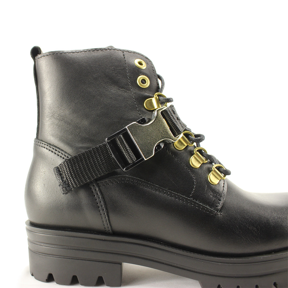 Botim Militar Mulher Pele Preto