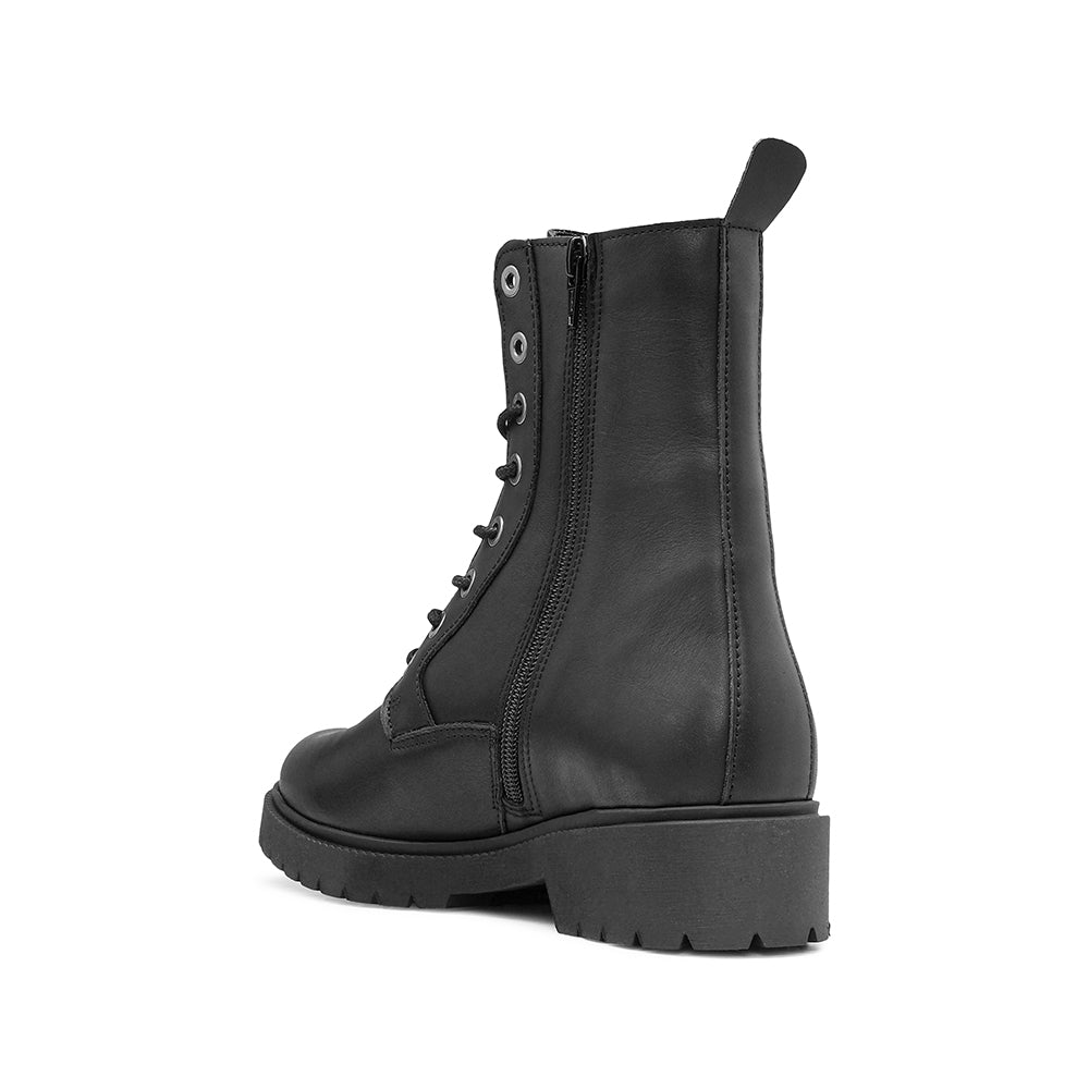 Botim Salto Raso Mulher Pele Preto