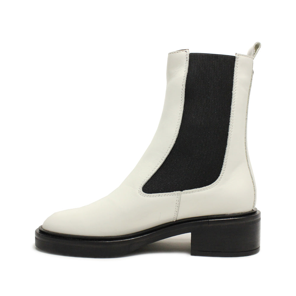 Botim Salto Raso Mulher Pele Branco