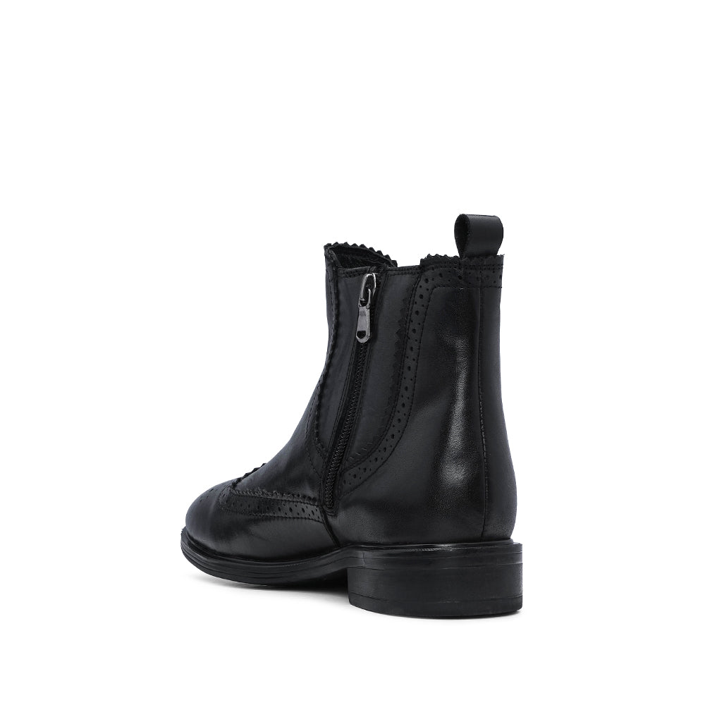 Botim Salto Raso Mulher Pele Preto