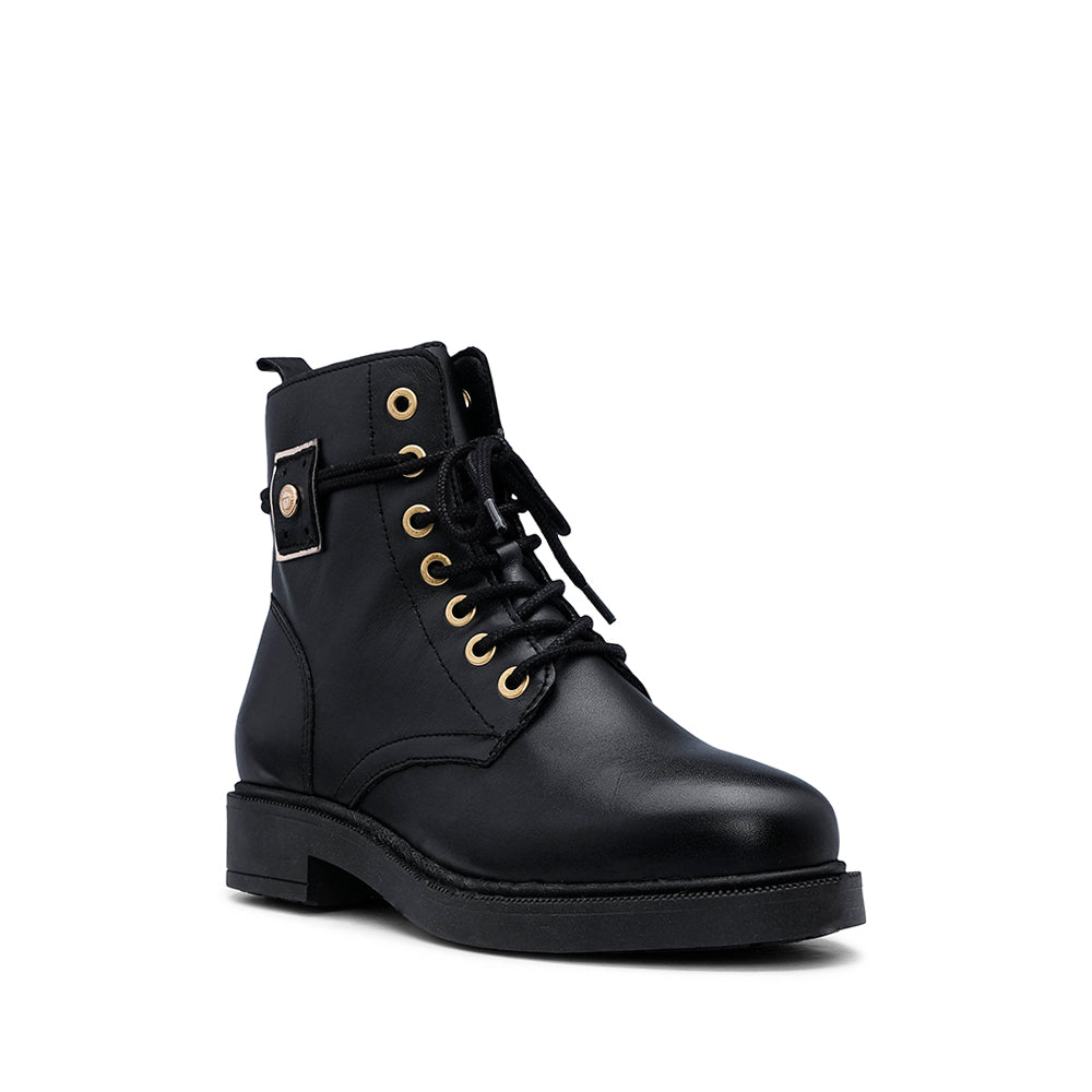Botim Salto Raso Mulher Pele Preto