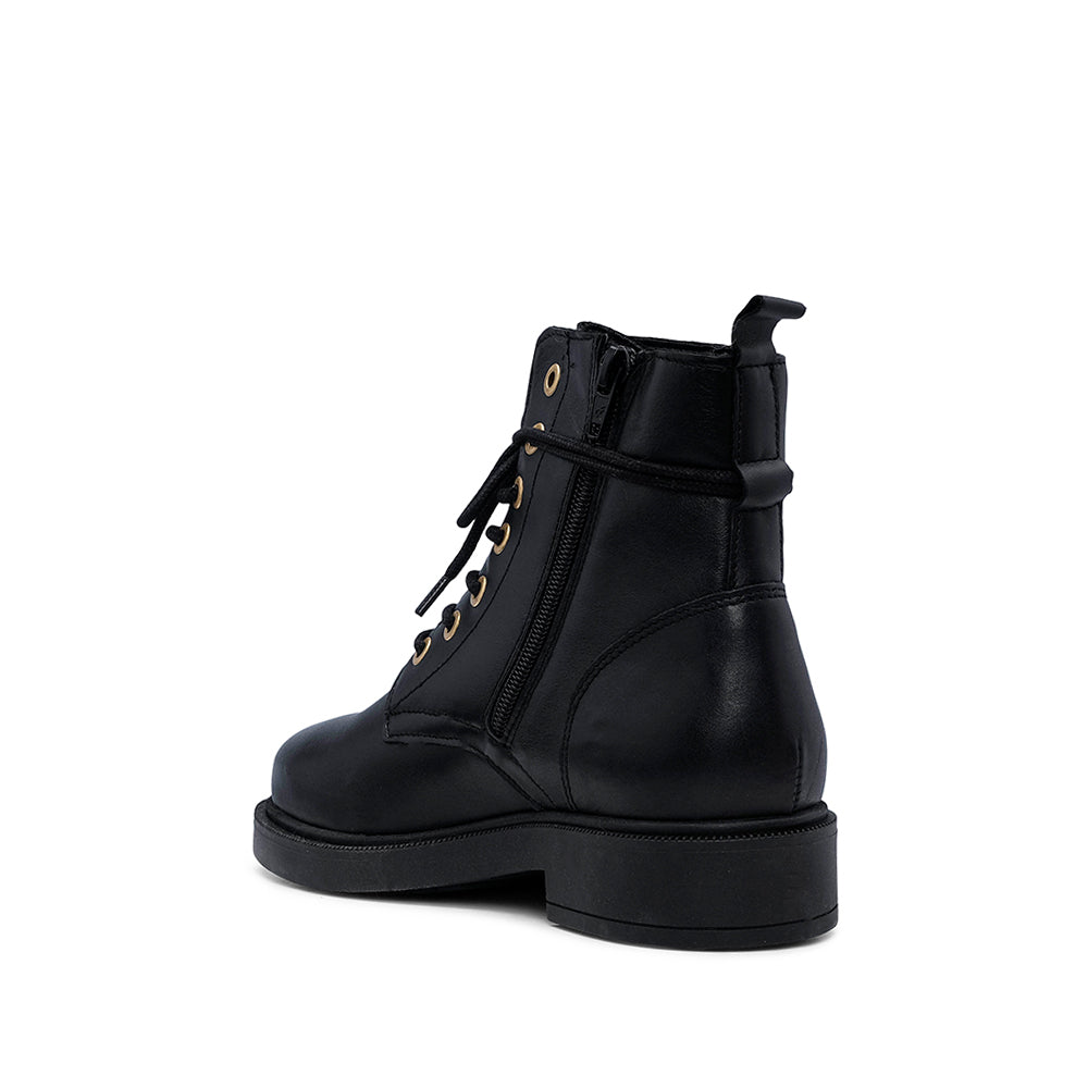 Botim Salto Raso Mulher Pele Preto