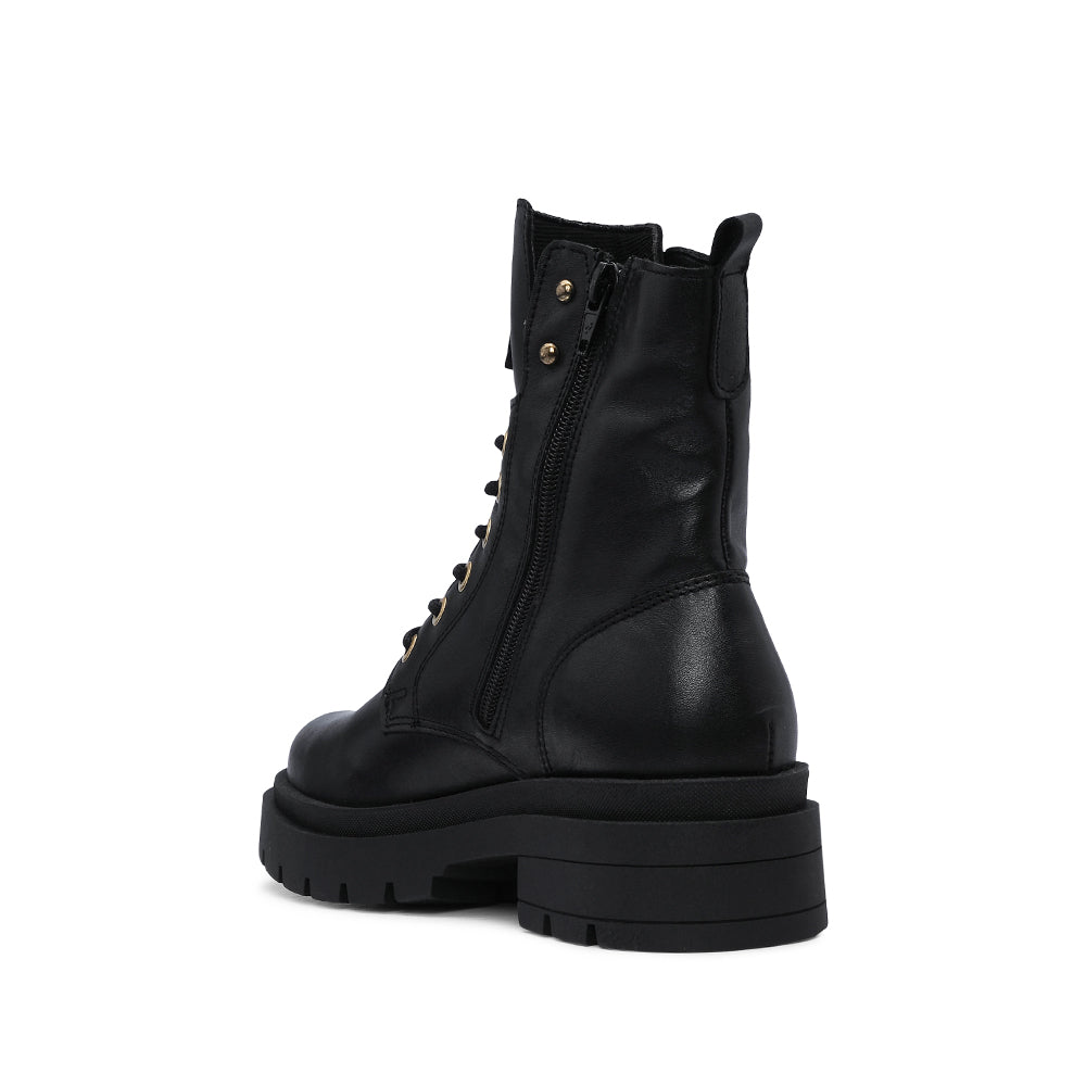 Botim Salto Raso Mulher Pele Preto