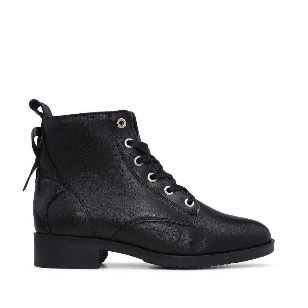 Botim Salto Raso Mulher Pele Preto
