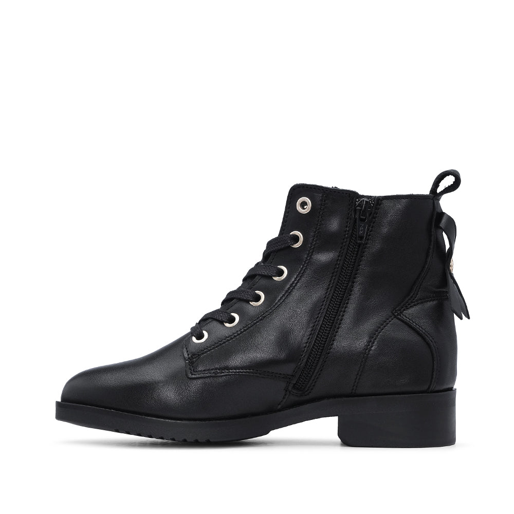 Botim Salto Raso Mulher Pele Preto