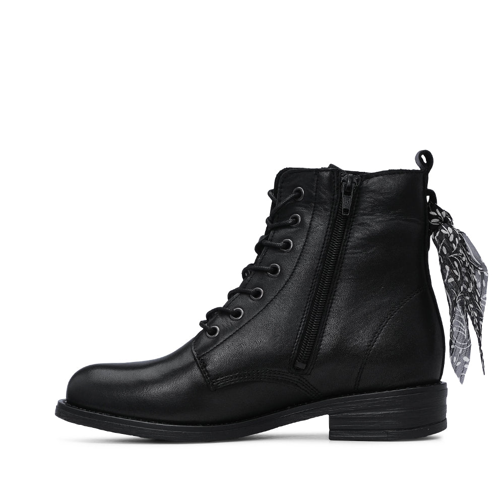 Botim Salto Raso Mulher Pele Preto
