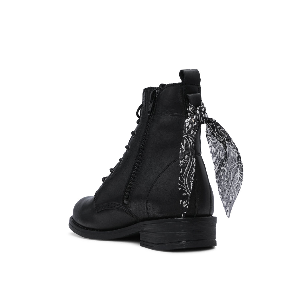 Botim Salto Raso Mulher Pele Preto