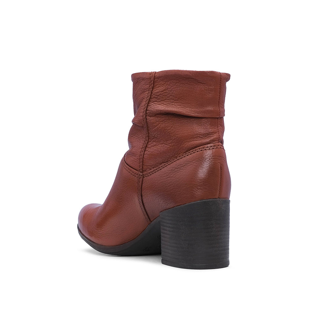 Botim Salto Médio Mulher Pele Cognac