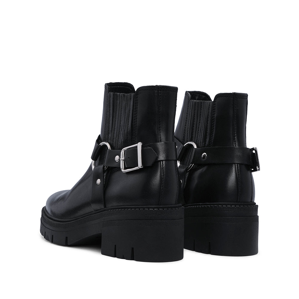 Botim Salto Raso Mulher Pele Preto