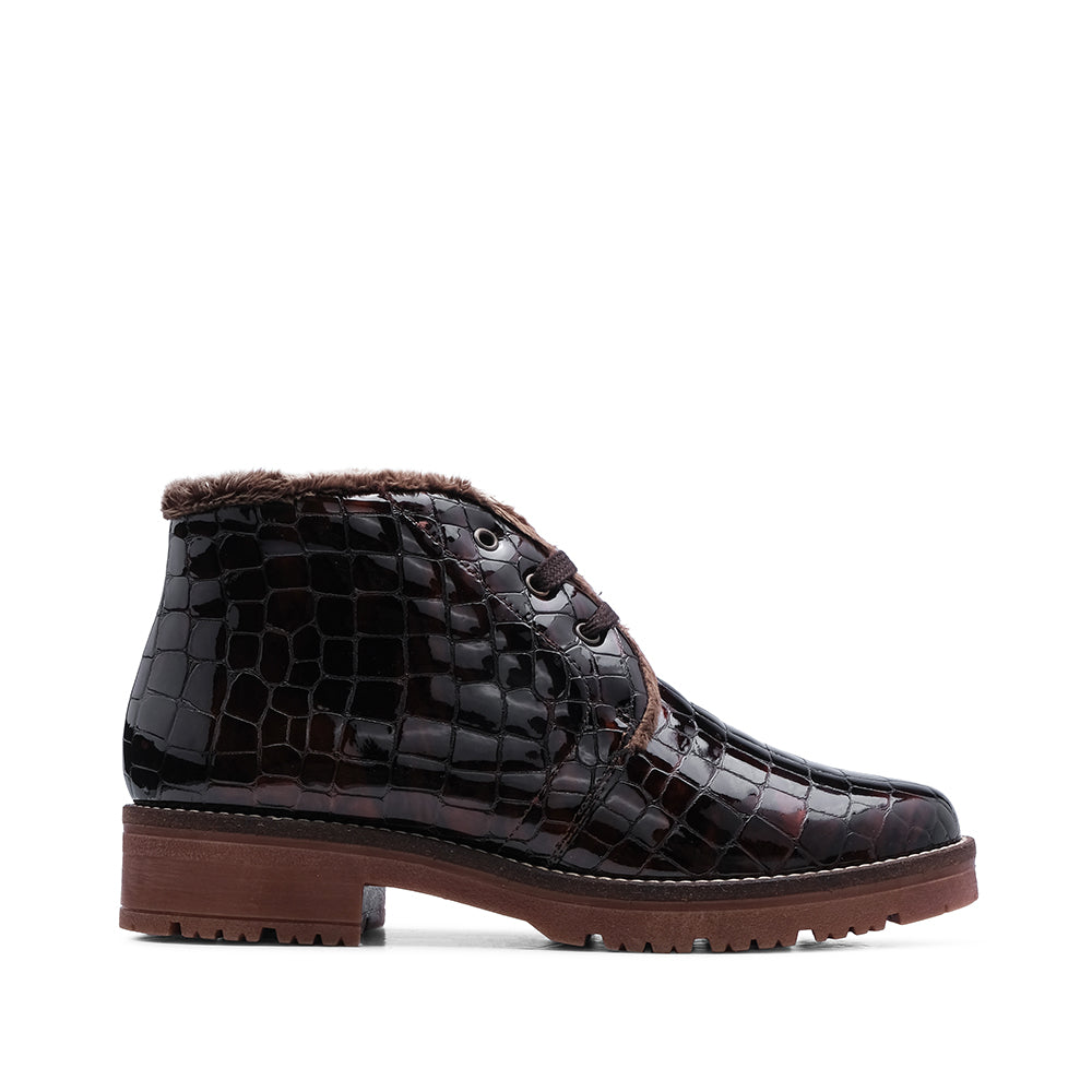 Botim Salto Raso Mulher Verniz Castanho