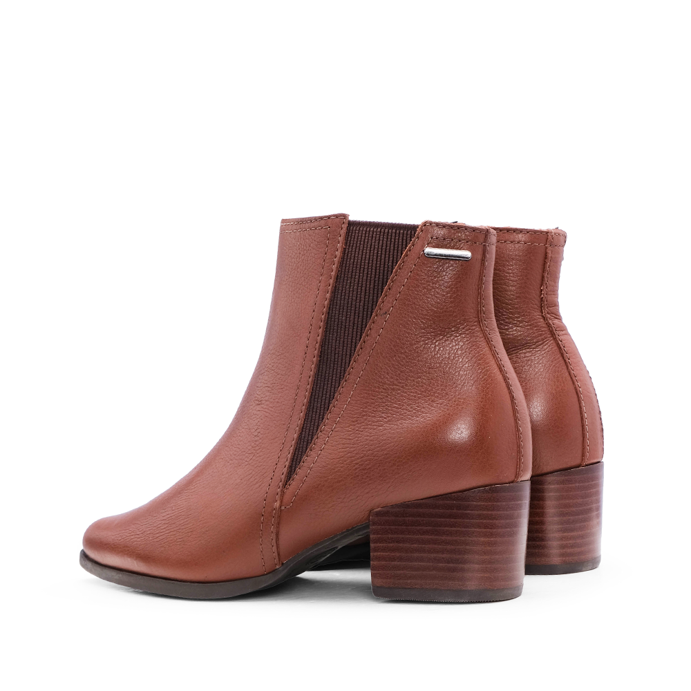 Botim Salto Médio Mulher Pele Cognac