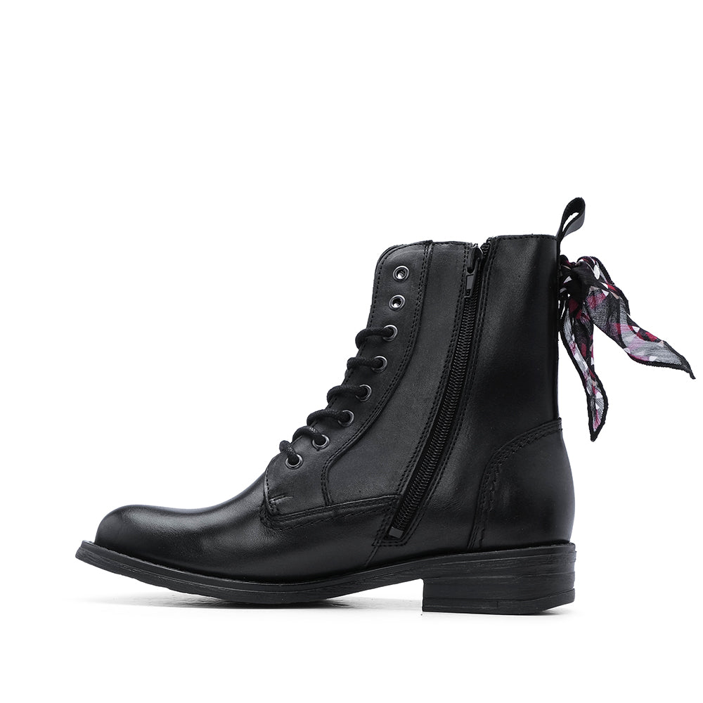 Botim Salto Raso Mulher Pele Preto