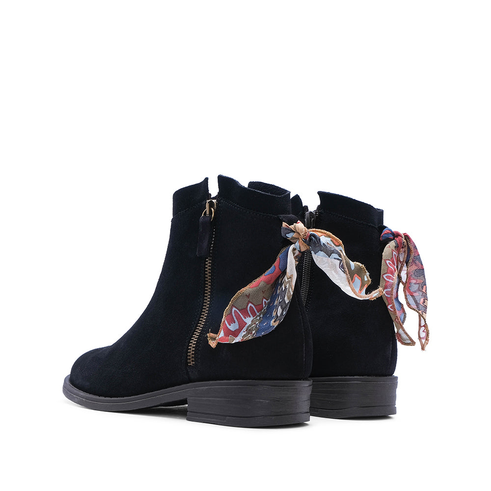 Botim Salto Raso Mulher Camurça Azul Escuro