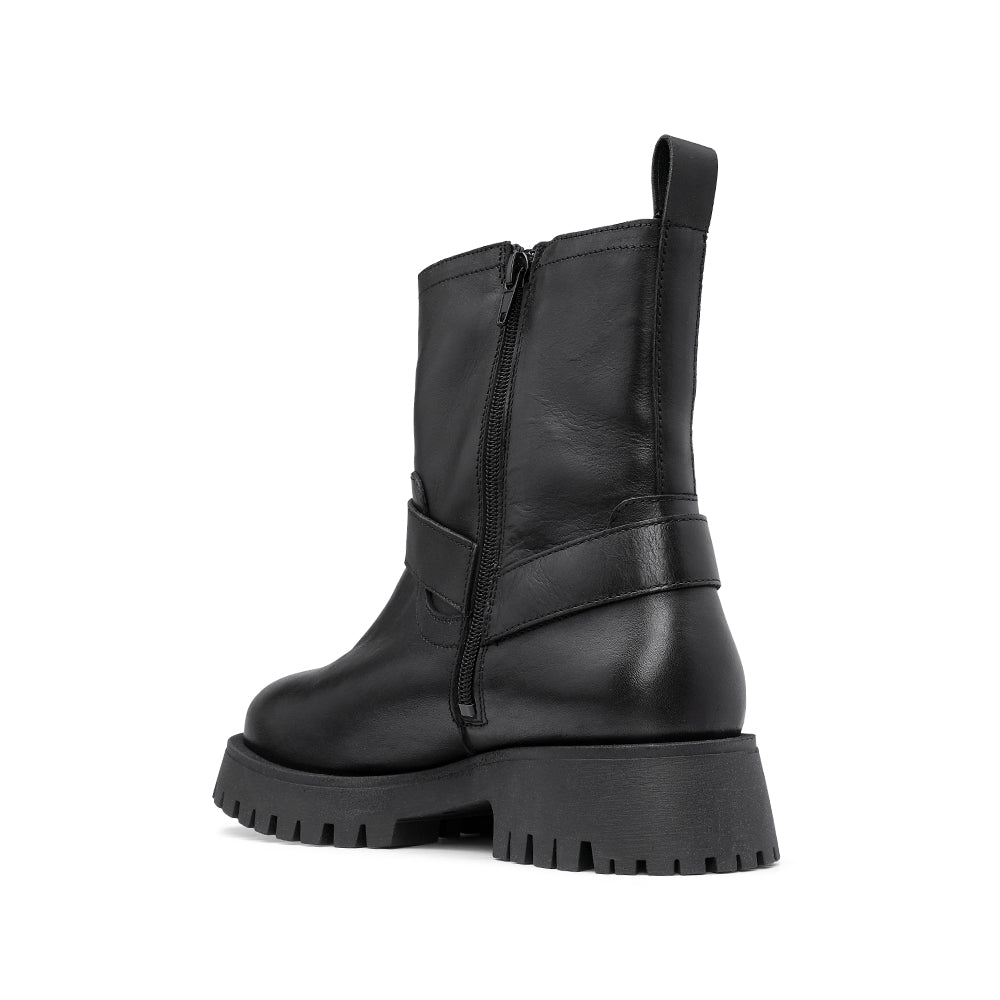 Botim Salto Raso Mulher Pele Preto