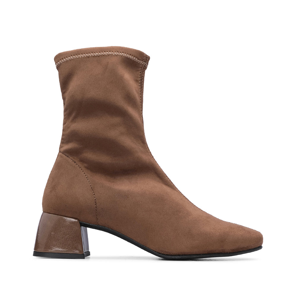 Botim Salto Médio Mulher Camurça Camel